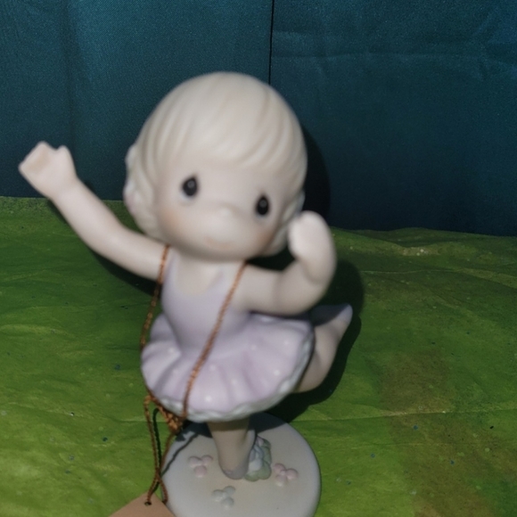 Vintage Precious Moments Figurine in Original Box "You Deserve An Ovation" 1991 - Picture 2 of 10